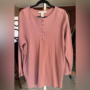 💗 “Mauve Waffle-Knit Henley: Cozy, Cute & Never Worn!” 💗